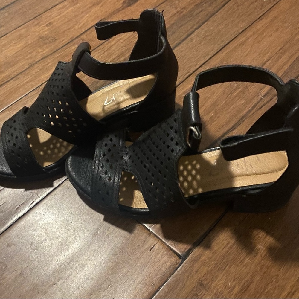 Girls open toe shoes